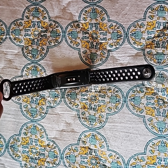 Samsung Gear Fit2 Smartwatch - Picture 6 of 8